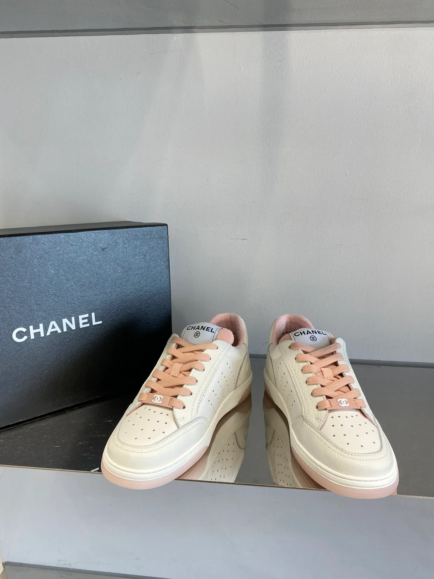 👟👟Ex-factory price 480👟👟 Women's shoes, women's clothing, women's shoes, women's clothing Chanel22👟👟Ex-factory price panda shoes, black, white, pink and blue colors, each hit my heart! Definitely the best sneakers this year! Code number: 35-40